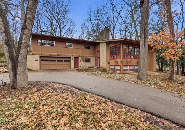 2nd image of 2146 Treehaven Dr, Kalamazoo, MI 49008 | MLS# 70523818
