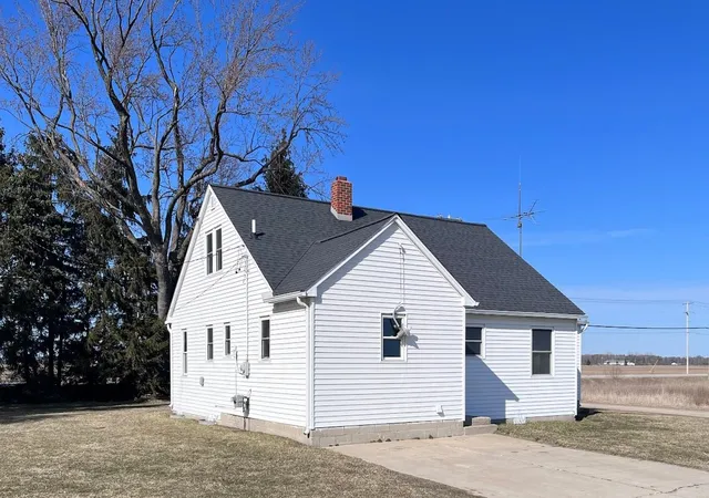 Homes for sale in Pinconning, MI | 1066 E Pinconning Rd, Pinconning, MI 48650 | MLS# 50104672