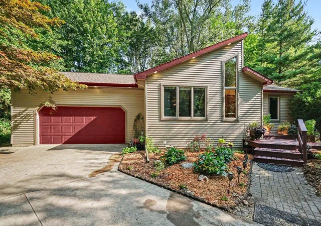 Photo 1 of Sale Pending at 3963 Pembroke Rd, Bay City, MI 48706 | MLS# 50219556 | Listing updated on 2026-09-06