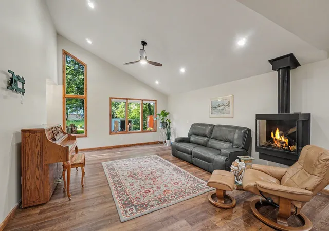 Photo 2 of Sale Pending at 3963 Pembroke Rd, Bay City, MI 48706 | MLS# 50219556 | Listing updated on 2026-09-06