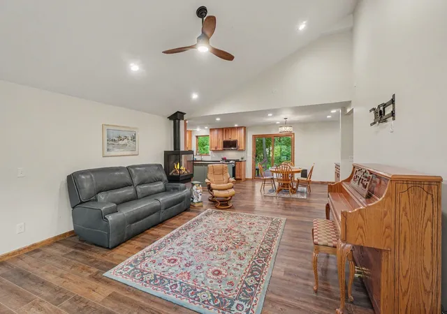 Photo 3 of Sale Pending at 3963 Pembroke Rd, Bay City, MI 48706 | MLS# 50219556 | Listing updated on 2026-09-06