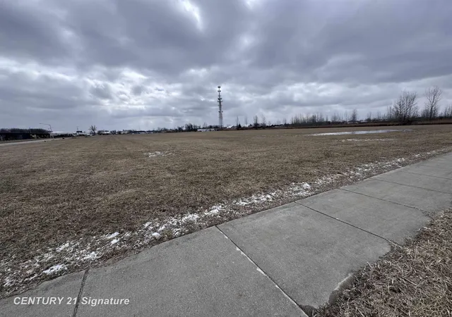 2nd image of 2421 & 2435 Marquette Ave, Bay City, MI 48706 | MLS# 50201683