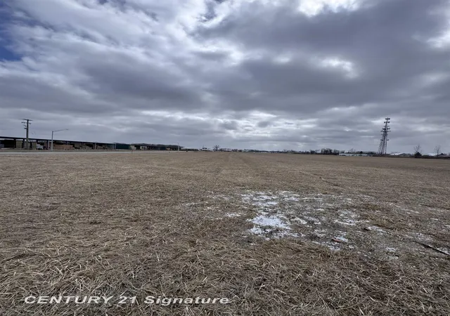 3rd image of 2421 & 2435 Marquette Ave, Bay City, MI 48706 | MLS# 50201683