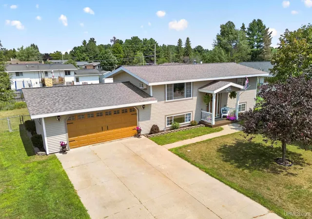 Photo 1 of Single family home for sale at 1710 Glenwood Ln, Ishpeming, MI 49849 | MLS# 50218717 | Listing updated on 2026-08-25