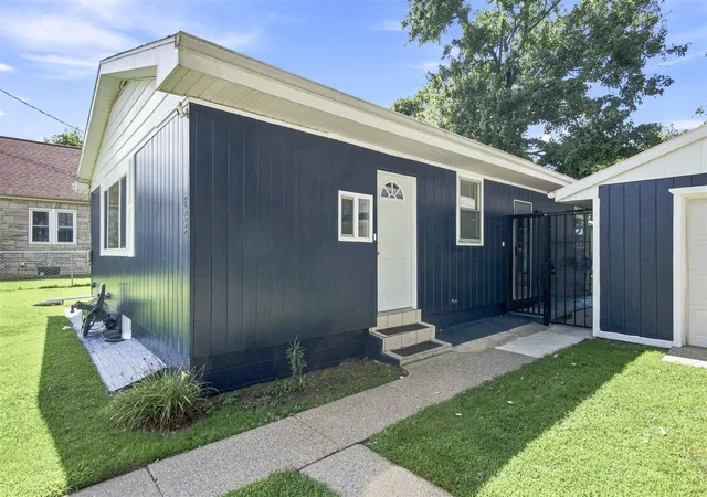 Photo 3 of Single family home for sale at 609 S Mechanic St, Berrien Springs, MI 49103 | MLS# 70555560 | Listing updated on 2026-09-05