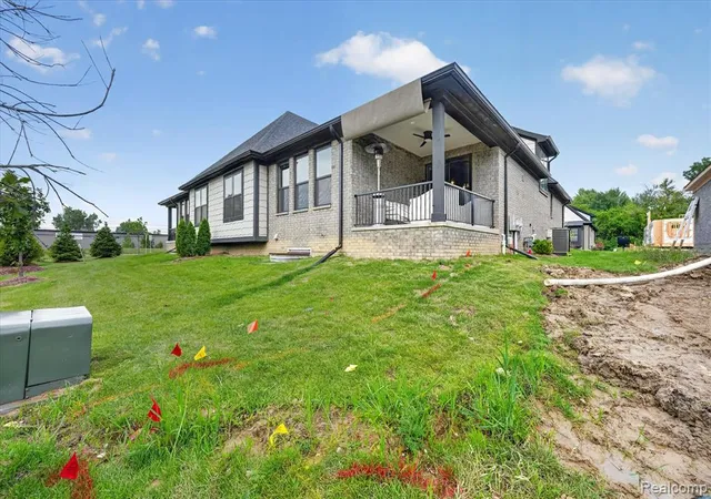 52nd image of 2020 Breckenridge Ct, Rochester Hills, MI 48307 | MLS# 61022093