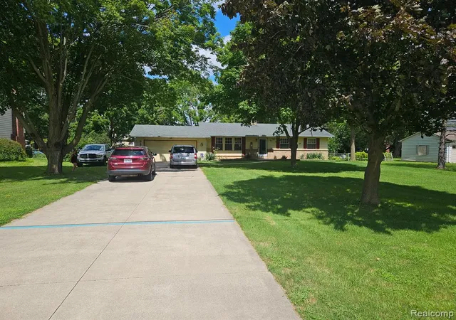Photo 1 of Sale Pending at 6172 W Court St, Flint, MI 48532 | MLS# 60330745 | Listing updated on 2025-06-17