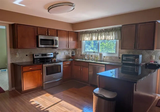 3rd image of 22248 N Innsbrook Dr, Northville, MI 48167 | MLS# 70534841