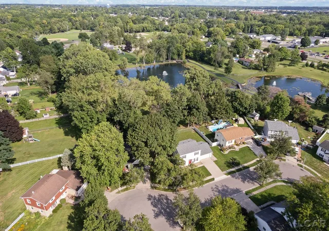 Photo 4 of Single family home for sale at 972 Gettysburg Dr, Adrian, MI 49221 | MLS# 50219402 | Listing updated on 2026-10-01