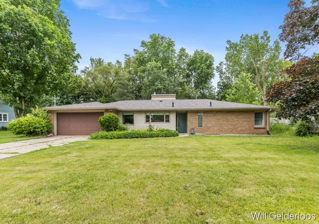 Photo 1 of Single family home for sale at 1938 Woodlawn Ave, Grand Rapids, MI 49506 | MLS# 70540265 | Listing updated on 2026-07-21