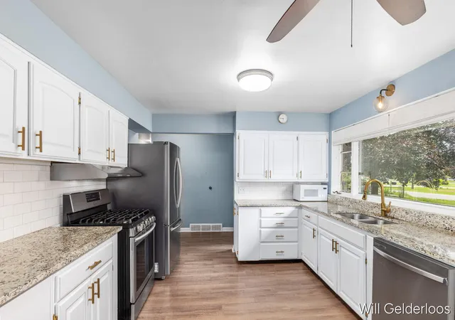 Photo 3 of Single family home for sale at 1938 Woodlawn Ave, Grand Rapids, MI 49506 | MLS# 70540265 | Listing updated on 2026-07-21