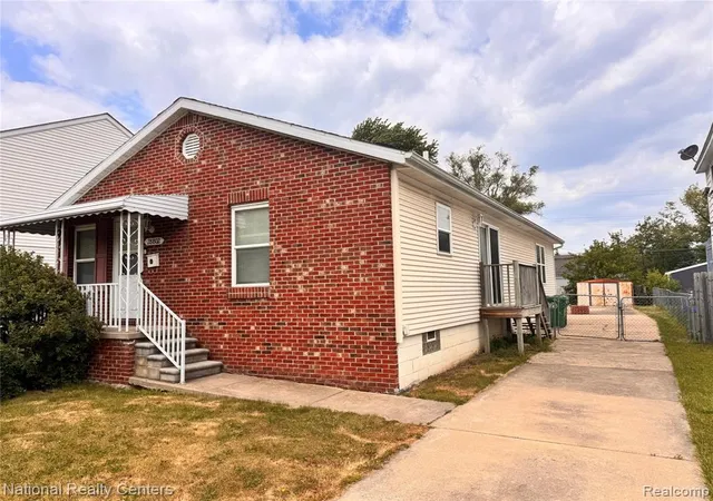 Homes for sale in Garden City, MI | 28802 Birchlawn St, Garden City, MI 48135 | MLS# 61000361