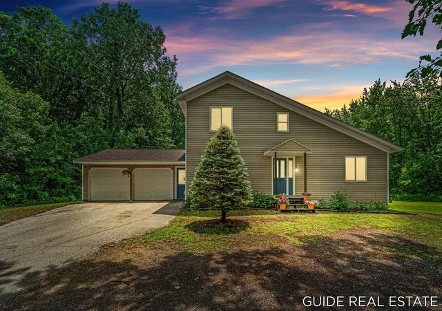 Homes for sale in Allendale, MI | 5218 Fillmore St, Allendale, MI 49401 | MLS# 70538461