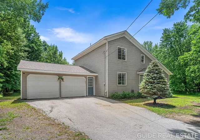 Homes for sale in Allendale, MI | 5218 Fillmore St, Allendale, MI 49401 | MLS# 70538461