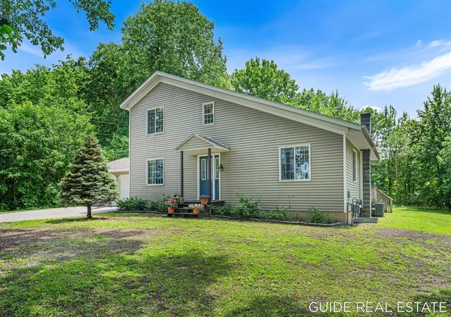 Homes for sale in Allendale, MI | 5218 Fillmore St, Allendale, MI 49401 | MLS# 70538461