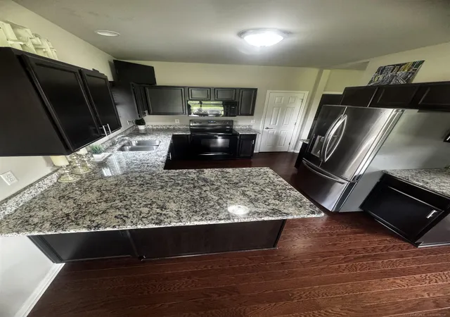 4th image of 29459 Woodpark Cir #29, Warren, MI 48092 | MLS# 50210009