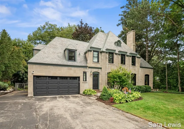 Photo 2 of Sale Pending at 298 Morningside Dr, Grand Rapids, MI 49506 | MLS# 70550478 | Listing updated on 2026-09-11