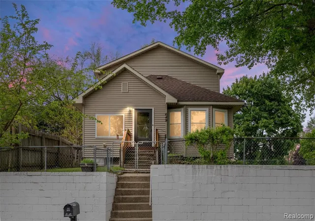 1st image of 649 Lounsbury Ave, Pontiac, MI 48340 | MLS# 60995192
