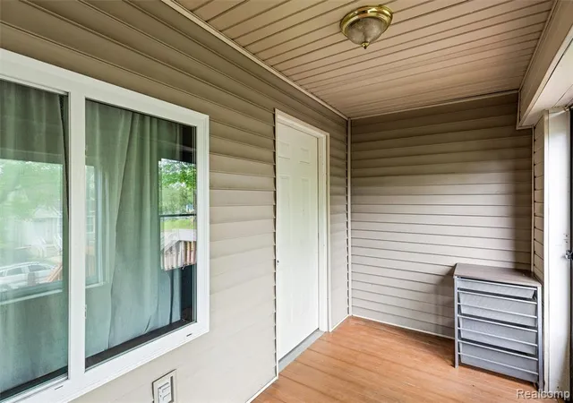 2nd image of 649 Lounsbury Ave, Pontiac, MI 48340 | MLS# 60995192