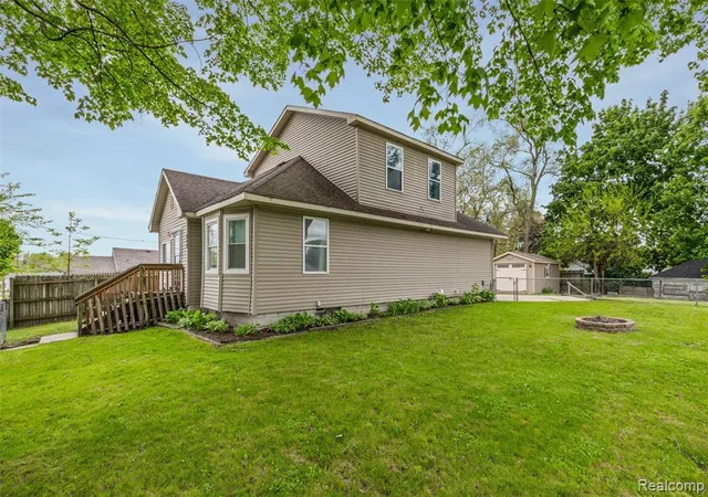 35th image of 649 Lounsbury Ave, Pontiac, MI 48340 | MLS# 60995192
