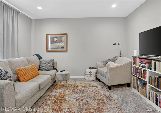 Listing Photo 5 - Condo for sale in building located at 29640 Vis Ct, Farmington Hills, MI 48331