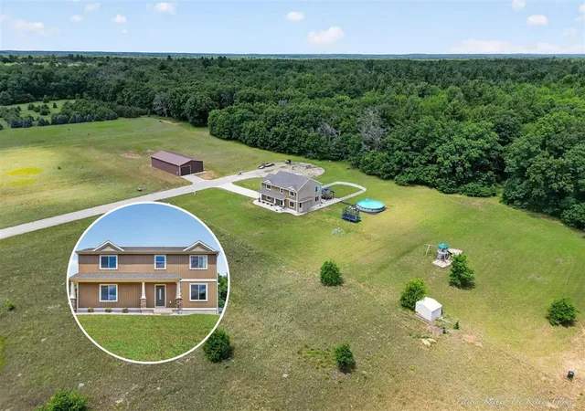 Photo 3 of Single family home for sale at 5420 S Kathryn Ln, Newaygo, MI 49337 | MLS# 70545298 | Listing updated on 2026-08-29