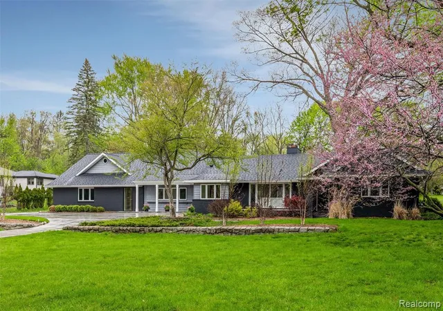 Homes for sale in Franklin, MI | 30360 Kincardine Rd, Franklin, MI 48025 | MLS# 60999225