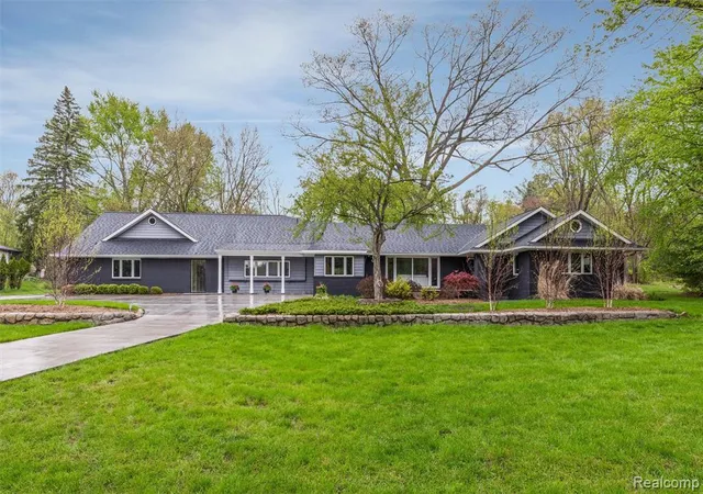 Homes for sale in Franklin, MI | 30360 Kincardine Rd, Franklin, MI 48025 | MLS# 60999225
