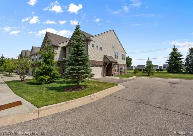 3rd image of 23668 Clarewood St, Macomb, MI 48042 4828 | MLS# 61003971