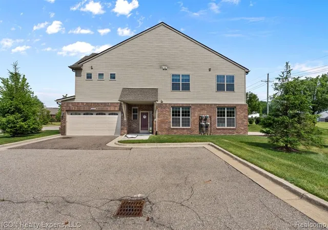 4th image of 23668 Clarewood St, Macomb, MI 48042 4828 | MLS# 61003971