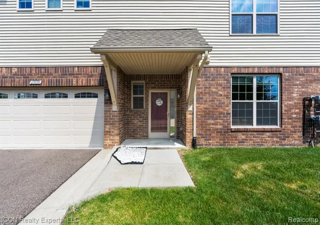5th image of 23668 Clarewood St, Macomb, MI 48042 4828 | MLS# 61003971
