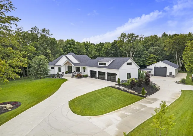 3rd image of 10894 Garfield St #A3, Coopersville, MI 49404 | MLS# 70542568