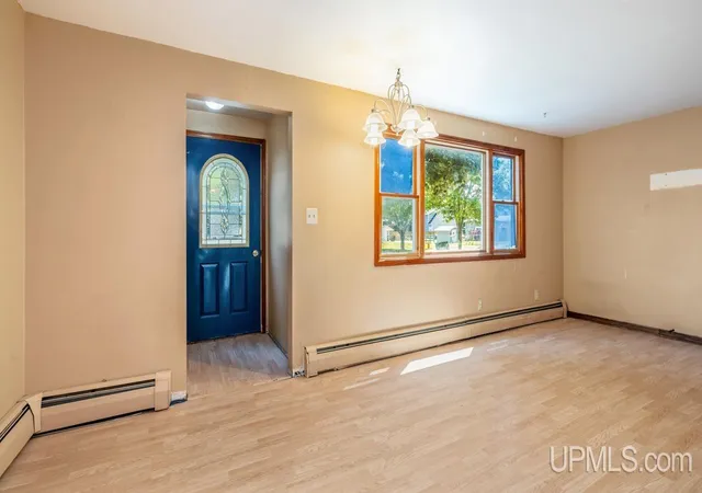 Photo 3 of Single family home for sale at 804 S 18th Street, Escanaba, MI 49829 | MLS# 50216297 | Listing updated on 2026-08-04