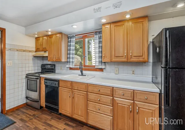 Photo 3 of Single family home for sale at 804 S 18th Street, Escanaba, MI 49829 | MLS# 50216297 | Listing updated on 2026-08-04
