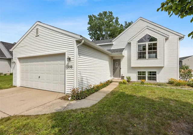 Photo 3 of Single family home for sale at 350 Tall Grass Dr, Cedar Springs, MI 49319 | MLS# 70555017 | Listing updated on 2026-09-10