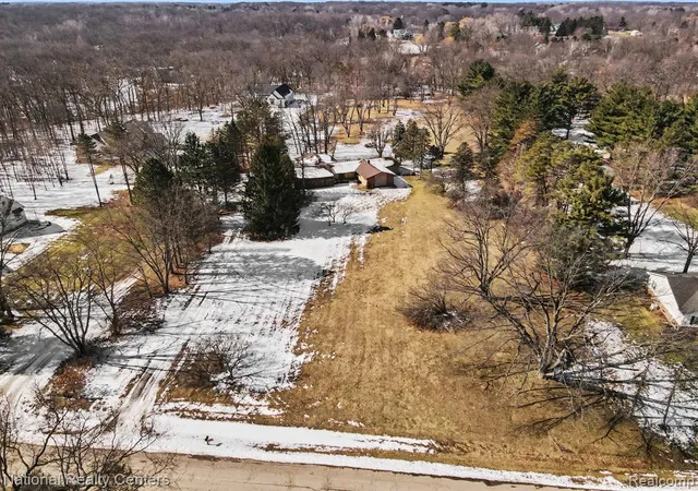 Homes for sale in Brighton, MI | 400 Liddy Dr, Brighton, MI 48114 | MLS# 60973620