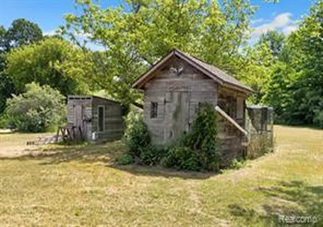 Homes for sale in Flat Rock, MI | 27901 Brandes Rd, Flat Rock, MI 48134 | MLS# 61009631