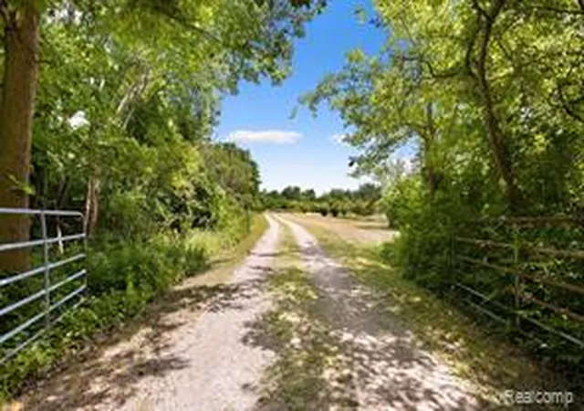 Homes for sale in Flat Rock, MI | 27901 Brandes Rd, Flat Rock, MI 48134 | MLS# 61009631