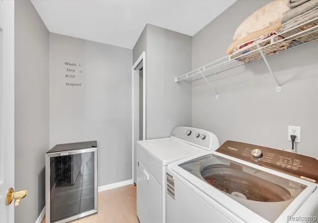 Listing Photo 2 - Condo for sale in building located at 2142 Carriage Hl Cir, Lapeer, MI 48446 - Unit #
