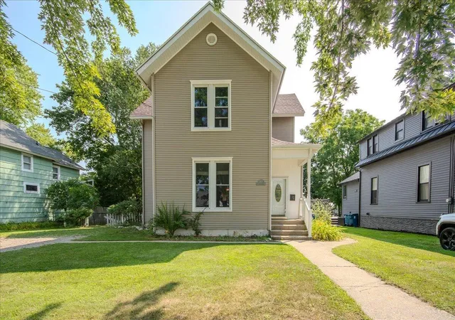 1st image of 607 Pine St, Manistee, MI 49660 | MLS# 70553770