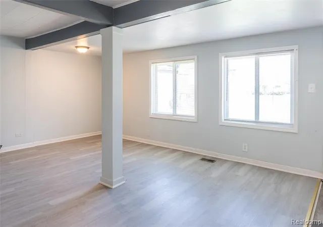 Homes for sale in Lincoln Park, MI | 1401 University Ave, Lincoln Park, MI 48146 | MLS# 60982388