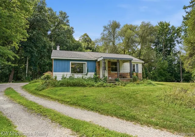 2nd image of 60677 9 Mile Rd, South Lyon, MI 48178 9701 | MLS# 61024277