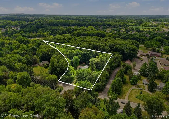 Photo 3 of Single family home for sale at 60677 9 Mile Rd, South Lyon, MI 48178 9701 | MLS# 61024277 | Listing updated on 2026-09-13