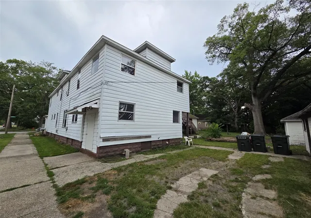 Photo 3 of Sale Pending at 1607 Elwood St, Muskegon, MI 49442 | MLS# 70542958 | Listing updated on 2026-08-28