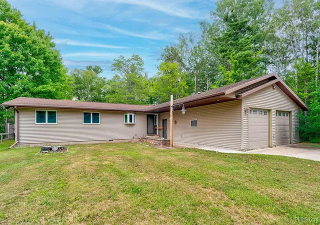 Photo 2 of Single family home for sale at 7618 W Riverview Dr, Manistique, MI 49854 | MLS# 50217868 | Listing updated on 2026-08-08