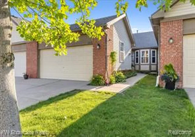 Homes for sale in Ypsilanti, MI | 1873 N Kenwyck Dr, Ypsilanti, MI 48198 | MLS# 61009288