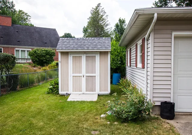17th image of 119 Cross St, Dowagiac, MI 49047 | MLS# 70547491
