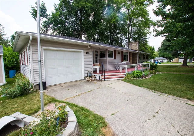 2nd image of 119 Cross St, Dowagiac, MI 49047 | MLS# 70547491
