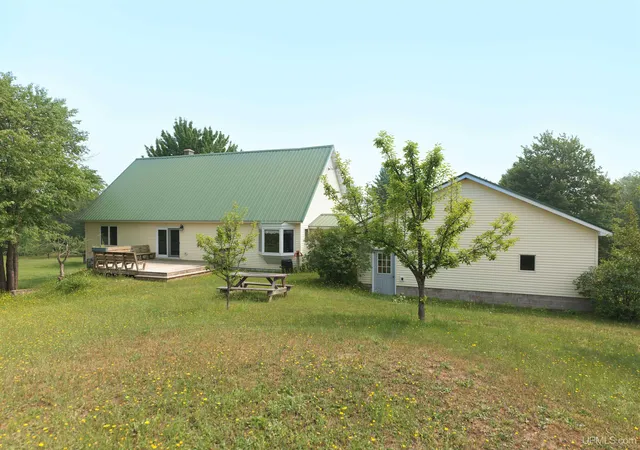Photo 3 of Single family home for sale at E9328 Lehnen Rd, Munising, MI 49862 | MLS# 50216328 | Listing updated on 2026-07-28