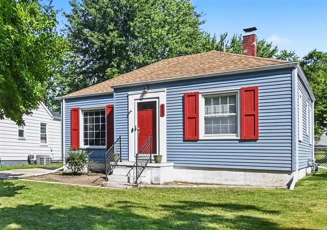 1st image of 533 N Dexter Dr, Lansing, MI 48910 | MLS# 70544812